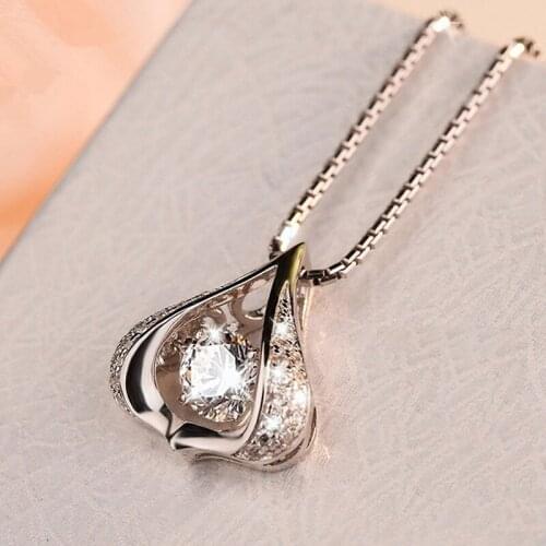 Exquisite Heart Shaped Dancing Rhinestone Spin Hollow Pendant Necklace For Woman Simple Jewelry Statement Necklace
