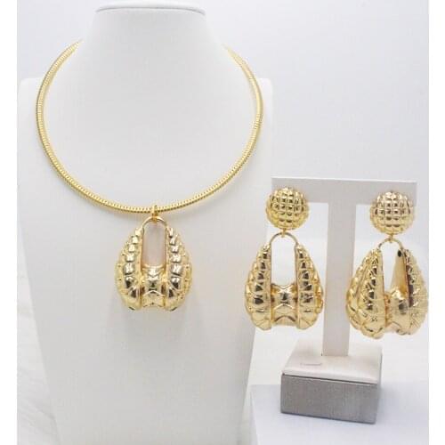 High Quality Exquisite Style Customize Accept Golden Color Earrings For Women Wedding Party Attendance Design