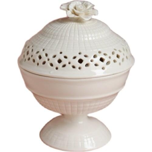 European Ceramic Candlestick Hollow Minimalist Light Luxury Candle Holder Cup Elegant Simple Portavelas Home Decor EB50ZT