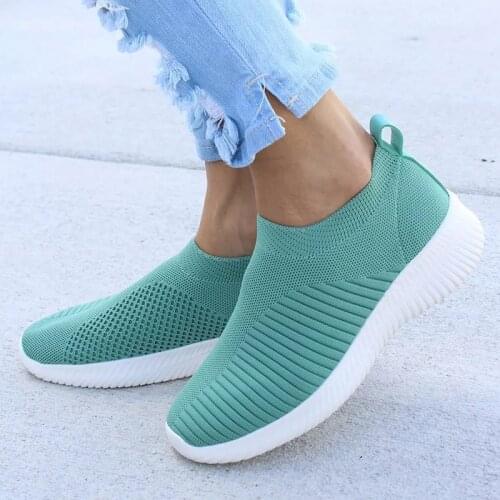 2021 High Quality Women Vulcanized Shoes Women Sneakers Slip On Flats Shoes Women Loafers Plus Size 42 fashion Casual shoes