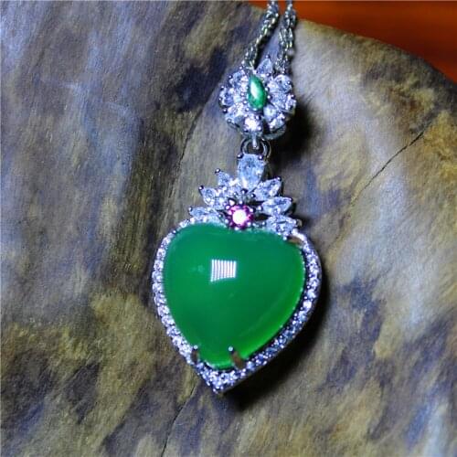 Wholesale Fashion Jewelry Inlaid Green Agate Silver Plated Heart Necklace For Woman Feature Luxury Namour Charm Gift