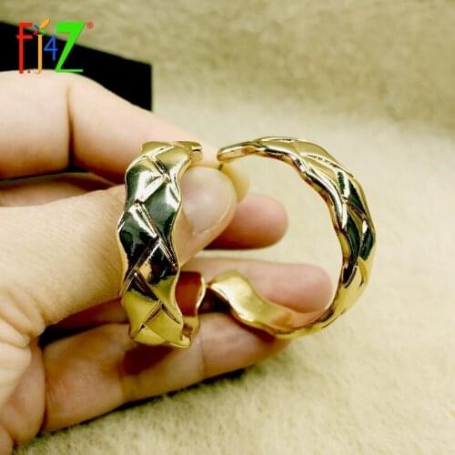 F.J4Z Gold Metal Hoop Earrings for Women Textured Top Open C Party Earring Lady Wholesale Jewelry Gifts Dropship