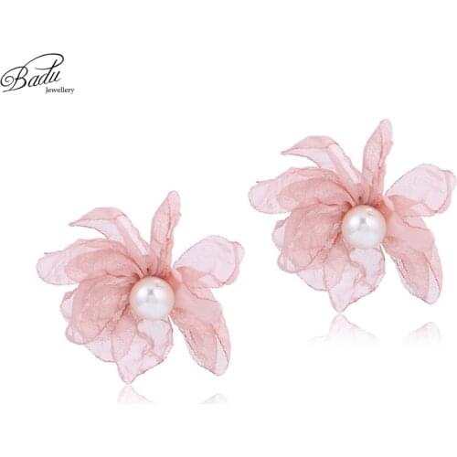 Badu Romantic Pink Flower Earring for Women Girls Handmade Yarn Floral White Simulated Pearl Stud Earrings Wholesale