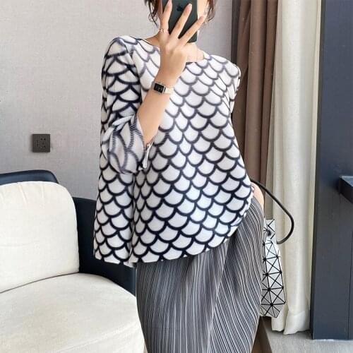 Fashion Fish Scale Print Miyak Pleated T-shirt Women Round Neck Three-quarter Sleeve Autumn Casual Loose Irregular Top Female