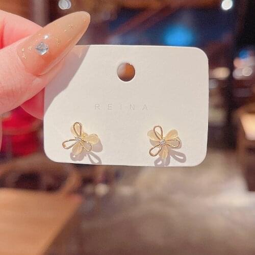 Korean New Trendy Flower Opal Earrings for Women Fashion Design Elegant Stud Earrings Female Delicate Simplicity Hollow Ear Stud