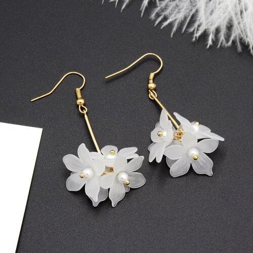 Newest Arrival Fashion Design Gold-color Carving Drop Earring Resin Dangle Earring For Women Simple Fresh Jewelry