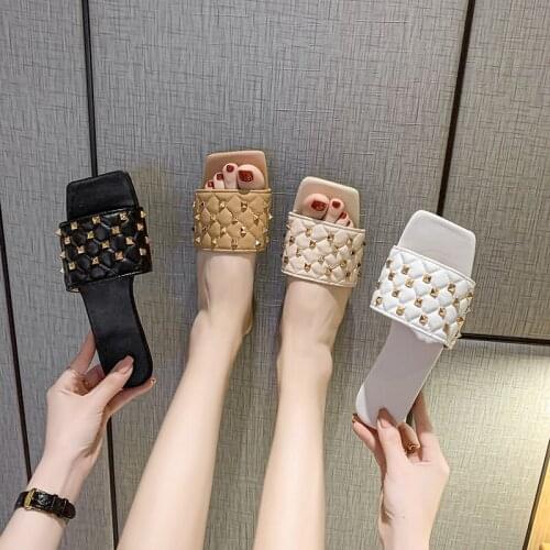 Plus Size Summer Women Slippers Sandals Shoes Antiskid Flat Slippers Woman Sexy Rivets Korean Style Sandals Slides Beach Shoes