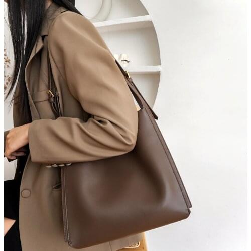 Large-capacity one-shoulder messenger bucket bag female bag 2020 new trendy fashion all-match ins
