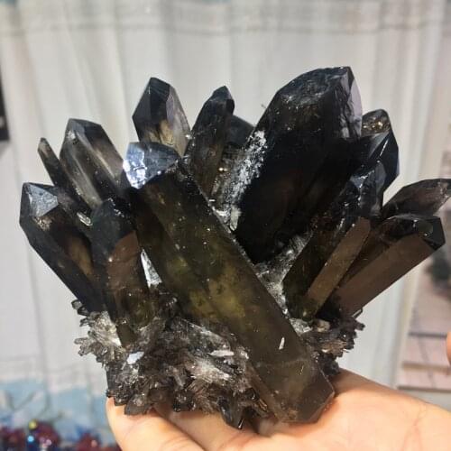 Natural crystal cluster crystals of different materials are immersed in the specimen mineral Reiki treatment home decoration