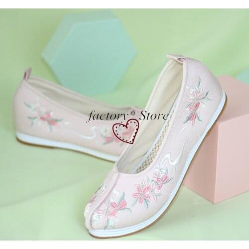 Chinese Traditional Shoes Embroidery Floral Women Hanfu Dress Princess Costume Folk Dance Oriental Shoes Stage Flat Wedding