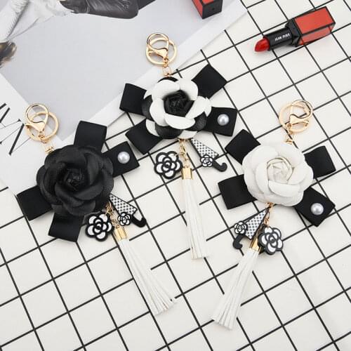 Charms Famous Brand Keyring Black White Leather Camellia Flower Keychain Women Fashion Flower Key Flore Bag