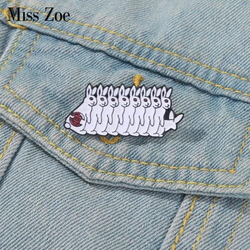 Banana Enamel Pin Cartoon Fruit Brooches Button Badge Gift For Friends Lapel Pin Buckle Funny Jewelry Clothes Jeans Cap Bag