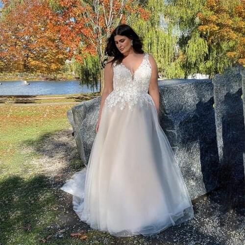 Plus Size Wedding Dresses Deep V Neck Vintage Sleeveless 2021 Formal Appliques Tulle Wedding Bridal Gowns Court Train