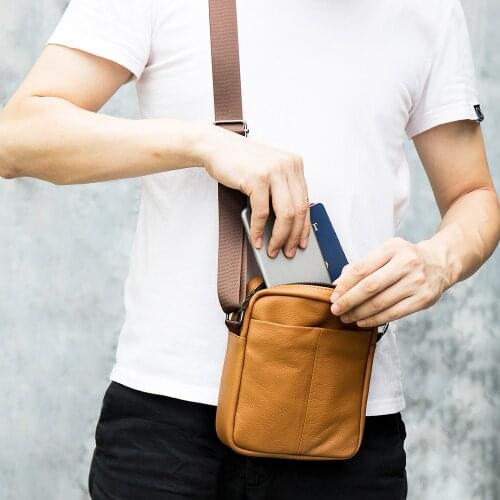Leather Messenger Bag Top Layer Leather Simple Backpack Summer Casual Mens Shoulder Bag Change Mobile Phone Bag