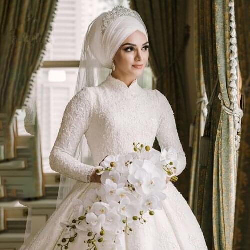 High Neck Long Sleeve Satin Bridal Gown Ball Gown Hijab Muslim Wedding Dress