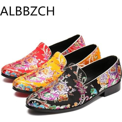 Fashion Loafers Embroidered Leather Business Casual Party Shoes men Ethnic Style Wedding Shoes Trendy Mens Pointe Toe Shoes