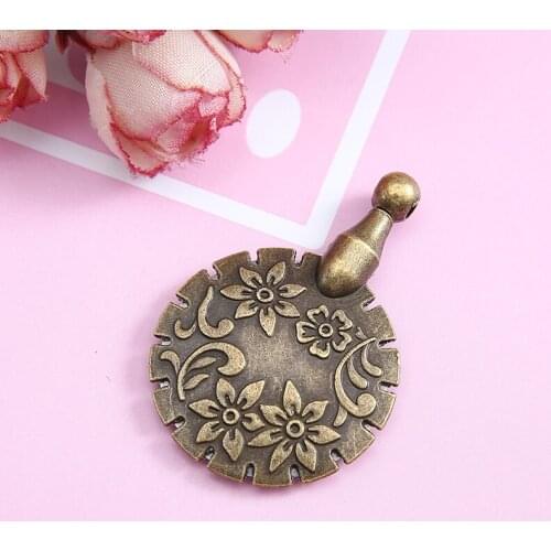 1pc DIY Thread Cutter Retro Vintage Yarn Thread Cutter Line Breaker Pendant Cutting Blade for Sewing Knitting Tools 4.5 * 3cm