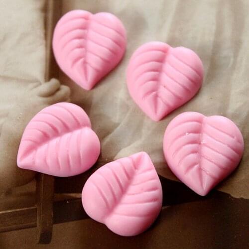 20PCS Beautiful Colorful Leaf Resin Cabochon --13x15mm(CAB-DG-1)