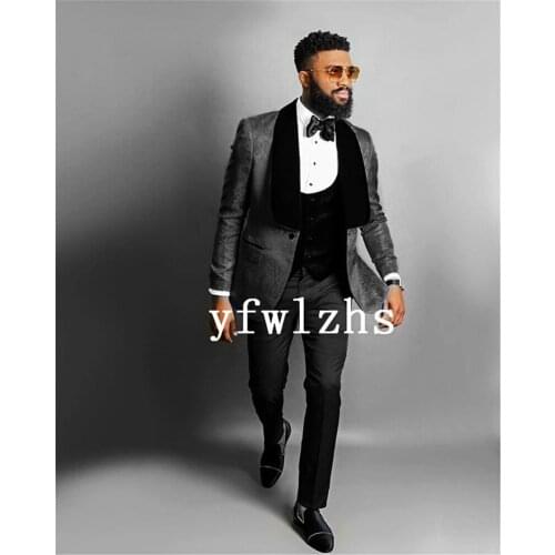 Handsome Embossing Groomsmen Peak Lapel Groom Tuxedos Wedding Dress Men Suits Blazer Prom Dinner (Jacket+Pants+Tie+Vest) A978