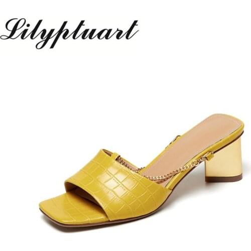 In the summer of 2021, womens new leather sponge cake slippers are casual, comfortable, wear-resistant and non-slip slippers