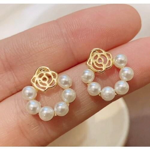 2021 Korean version of the new simple geometric earrings fashion temperament sweet imitation pearl flower earrings female jewelr