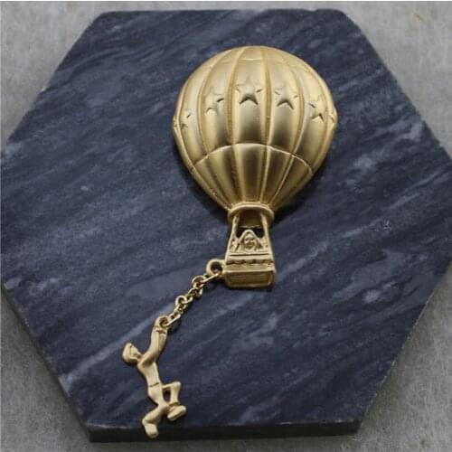 Fashion Metal Hot Air Balloon Shape Brooch Vintage Men Elegant Simple Brooch for Women Girls Gift Party