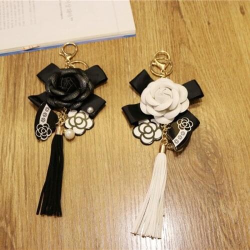 New Fashion Black White Leather Camellia Flower Keychain Keyring DIY Handmade Women bag Charms llaveros tassel Keychain Car