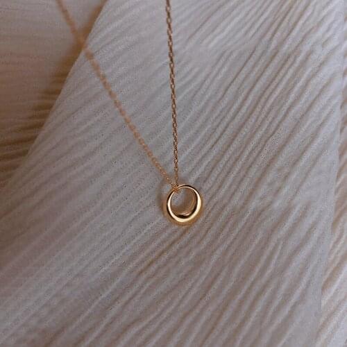 New Minimalism Jewelry Hollow Design Round Golden Pendant Necklace Geometric Fashion Clavicle Chain Women Valentines Day Gift