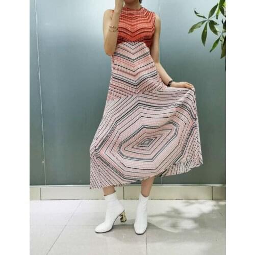 HOT SELLING pleated miyake o-neck sleeveless geometric print pleated Hem slit dress IN STOCK