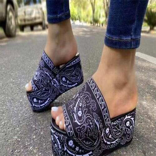 2021 New Summer Slippers European and American Slope Heel Slippers Thick-soled Celebrity Sandals Foreign Trade High Heel Slipper