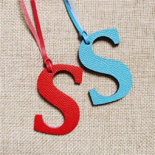 S English Letter Key Chain Leather Material Keychains Classic Hollow-Out Bag Pendant Key Ring Name Design Car Hang Accessories