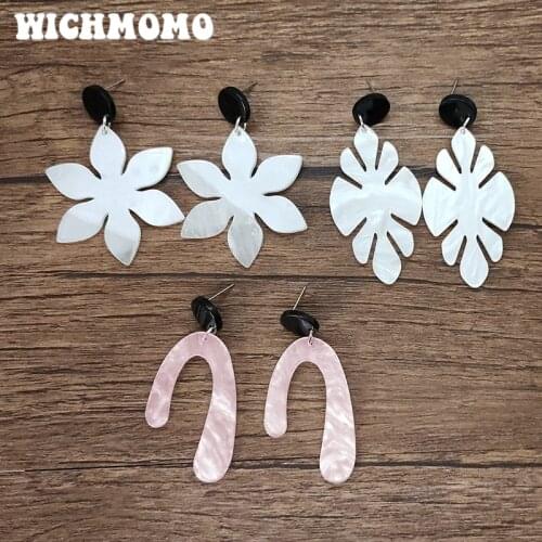 WICHMOMO Fashion White Acrylic Flower Leaves Earrings Womens Accessories Gifts EST011