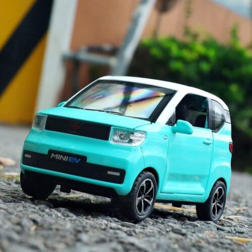 Die Cast 1/24 Macaron Color Electric Car Models Alloy Flashing Mini Vehicles Smart SUV Toys for Children