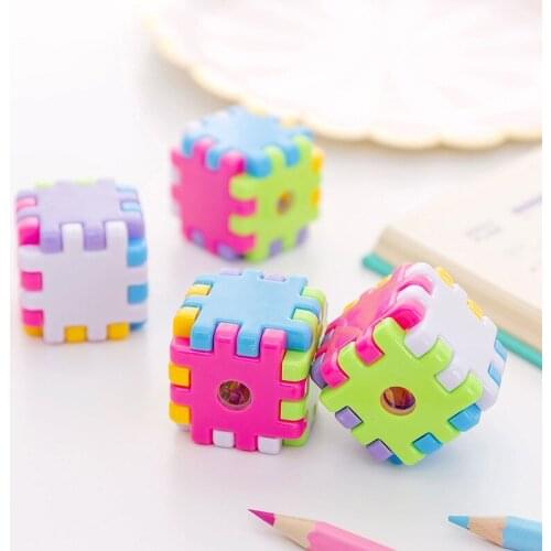 1PCS Rubiks Cube Pencil Sharpener Childrens Manual Cartoon Multi Function Simple Pencil Sharpener Learning Prizes