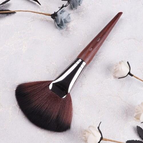 Professional Wood Handle Soft Wavy Fiber Large Powder Fan Brush 134 Face Fan Makeup Brush Cosmetic Tool for Beginner