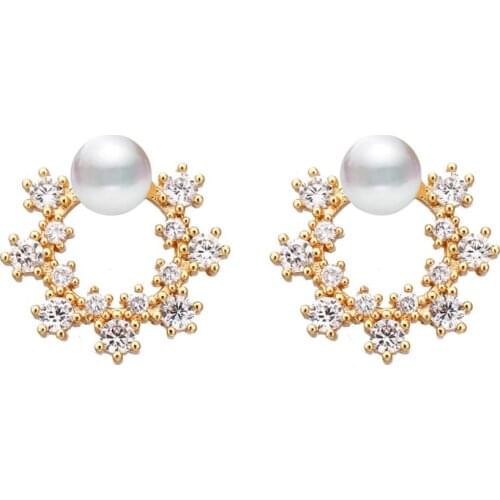 Bettyue New Fashion Hollow Out Design Round With Zirconia And Pearl Dazzling Stud Earrings For Female First Choice In Party