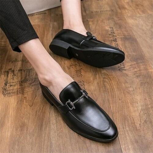 2021 New Business Casual One-pedal Black Pointed Youth Soft Leather Trendy Shoes Horsebit Loafers Mens Leather Shoes ZZ266