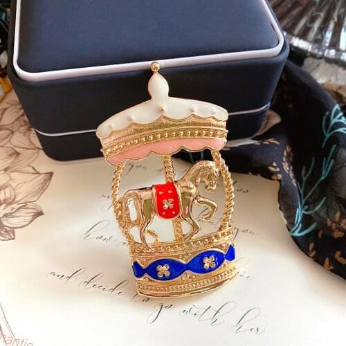 2021 New Amusement Park Carousel Franc Retro Exquisite Temperament Brooch Lady Accessories
