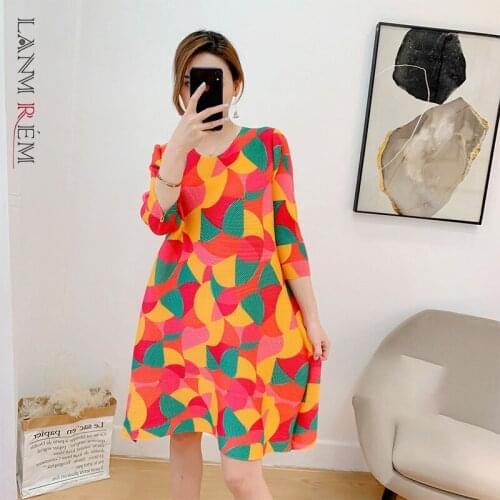 LANMREM Pleated Printed Dress 2021 Summer New Round Neck A-line Dresses Loose Large Size Female Elegant Clothing 2D1529