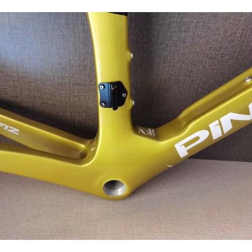 Road disc brake frame 2021 latest T1100 carbon fiber frame F12 frame V brake frame / road disc brake frame made in Taiwan
