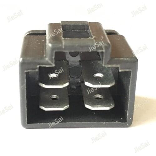 4 Pin Auto Socket Plug PCB Mounting Sheath Connector With Terminals
