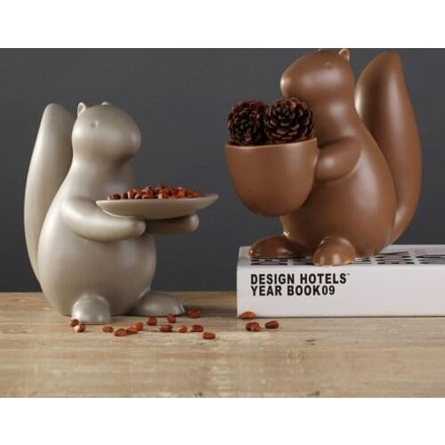 The Nordic minimalist modern ceramic decoration crafts Home Furnishing table table squirrel dry fruit ornaments