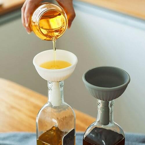Oil Water Spices Wine Flask Funnel Strainer Filter Kitchen Supplies Splash-proof Non-stick Multi-function Portable Silicone 1Pcs