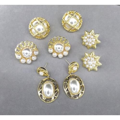 Pearl Earrings womens Retro palace style vintage gold hollow Earrings simple alloy earrings
