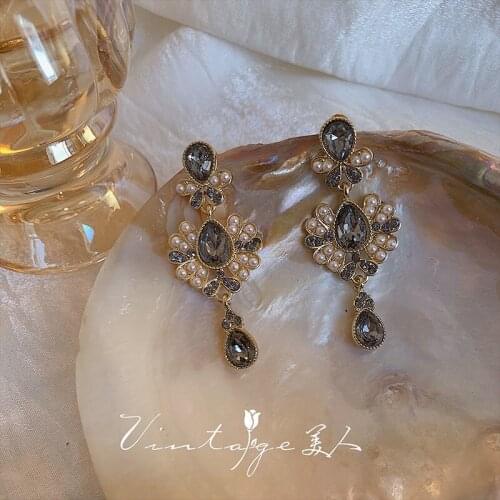 2021 new personality and fashion temperament palace baroque water drop inlaid retro wind dark girl socialite earrings earrings