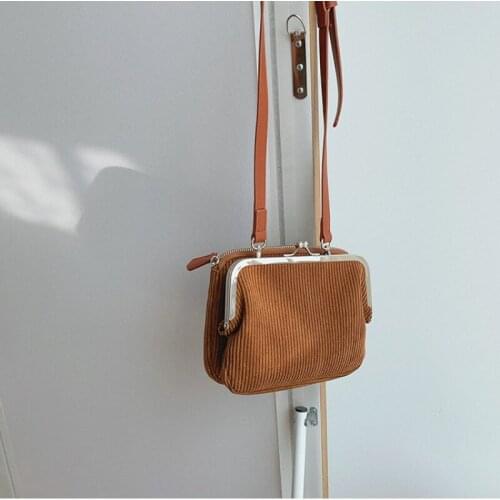 2021 New Luxury Designer Corduroy Fashion Clip Shell Shoulder Bags for Women Retro Crossbody Bag Female Clutches Handbags Purses