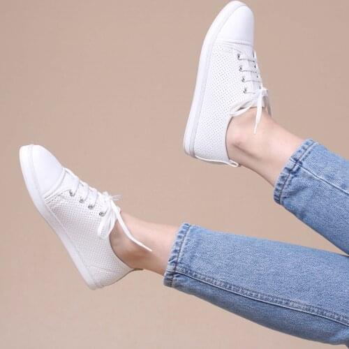 Womens Sports Shoes White Lace-Up Perforated Casual Sports Shoes 2021 Summer Season