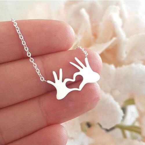 New Heart Gesture Pendant Necklace For Women Teens Girls Elegant Silver Chain Necklaces Simple Pendant Fashion Party Jewelry