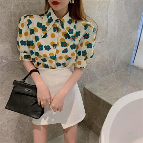 French shirt womens new 2021 summer retro Hong Kong bubble sleeve jacket loose floral wave point short sleeve shirt