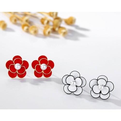 2021 Classic Camellia Flower Stud Earring Delicate Women Accessory Daily Wearing Party Earring with White/Black Flower Jewelry